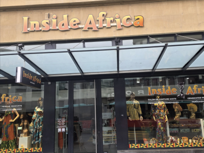 Photo à l'extérieur du magasin Inside Africa Akwaaba